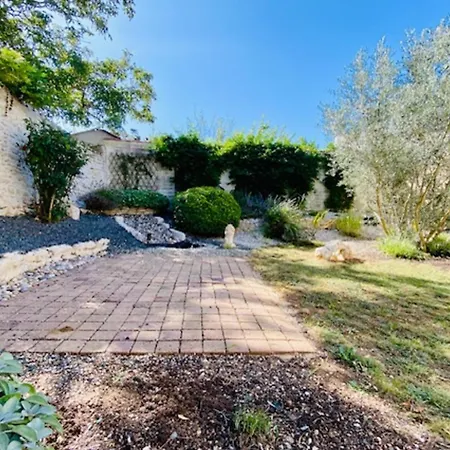 Bright House With Garden Near La Rochelle Holiday home *